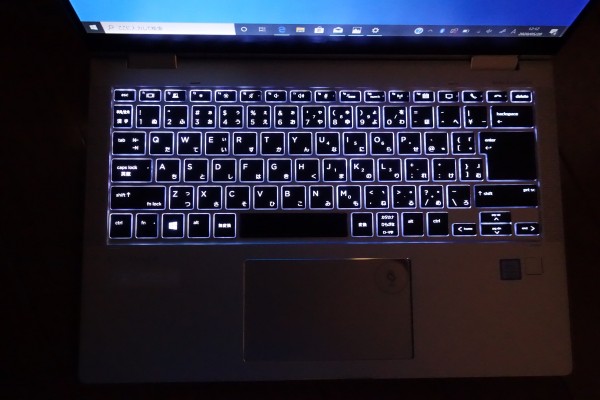 HP EliteBook x360 1040 G6のキーボードにはバックライトを装備