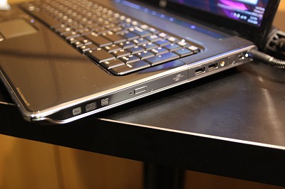 HP Pavilion dv7右側面