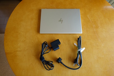 ACアダプタと電源ケーブル