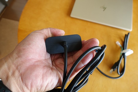 ACアダプタの厚み