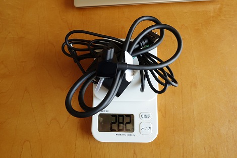ACアダプタと電源ケーブル 重量