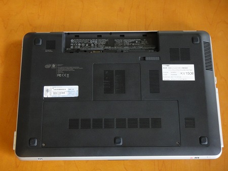 HP ENVY 17-2100底面