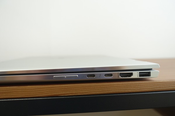 右側面部端子類