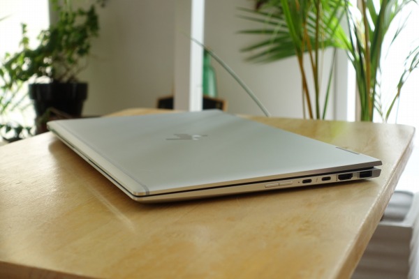 HP EliteBook x360 1040 G5はスリム