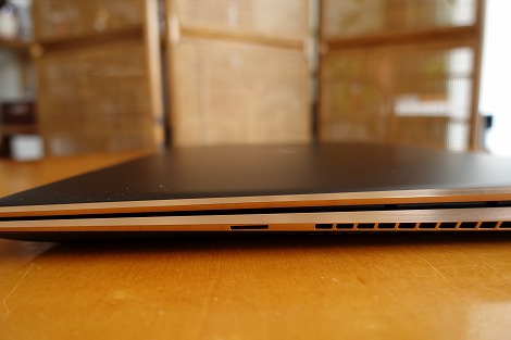 microSDカードスロット