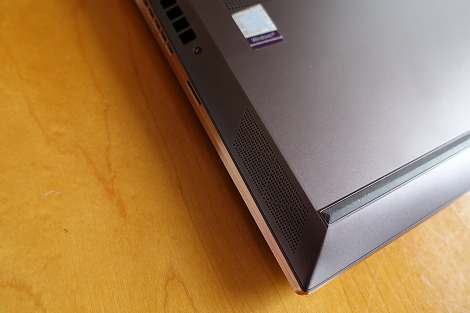 Spectre x360 15のスピーカーは底面部にも配置
