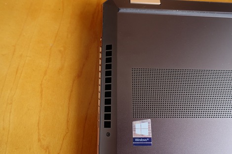 Spectre x360 15の通気孔