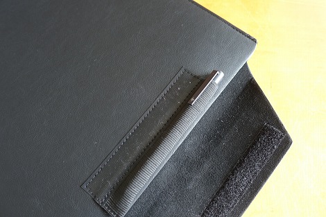 マジックテープで蓋をすることができる