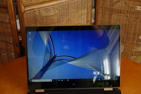 Spectre x360 15はナローベゼルを採用