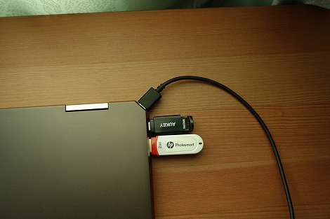 Spectre x360 15のUSB端子はすべて右側面部に配置