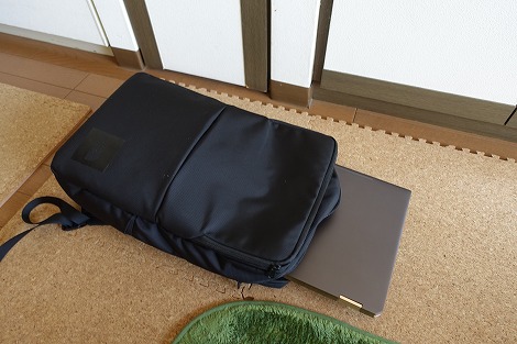 Spectre x360 15はディパックからもスムーズに取り出せる