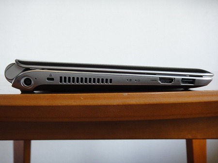 HP Pavilion dm1-3200左側面部レビュー