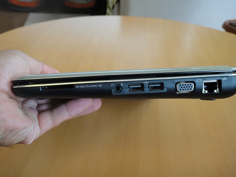 HP Pavilion dm1a右側面