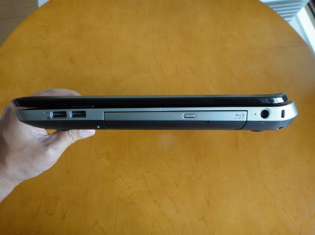 HP Pavilion dv7-6100右側面