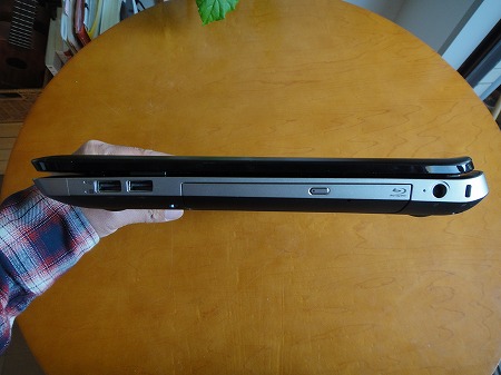 HP Pavilion dv7-6b00右側面