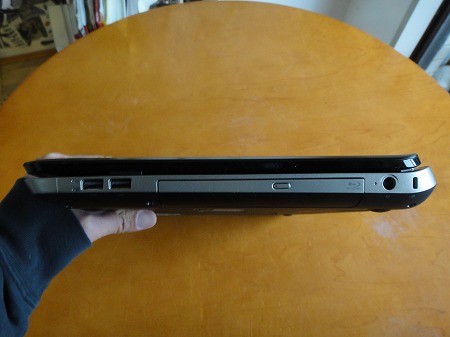 HP Pavilion dv7-6c00右側面