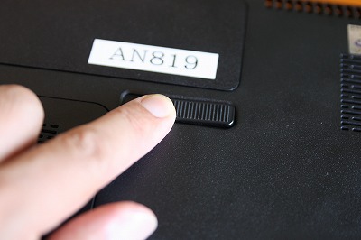 バッテリリリースラッチ